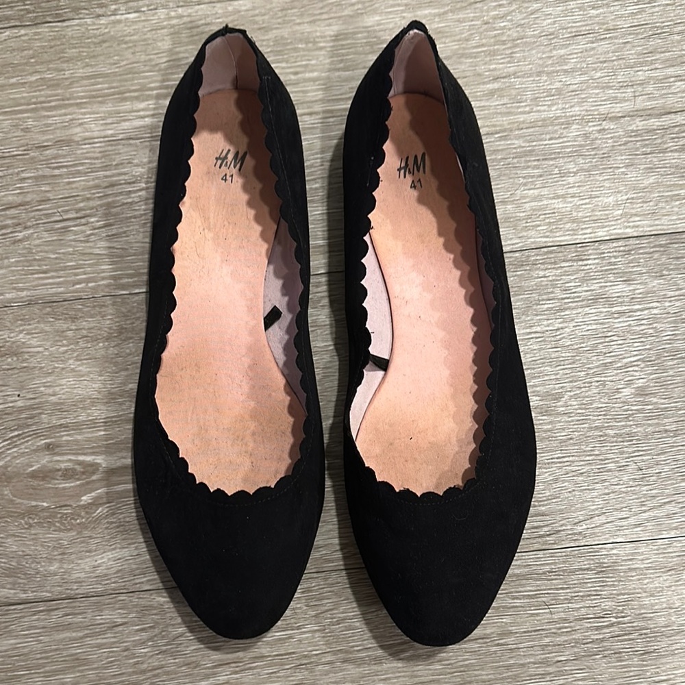 H&M Black Scalloped Ballet Flats